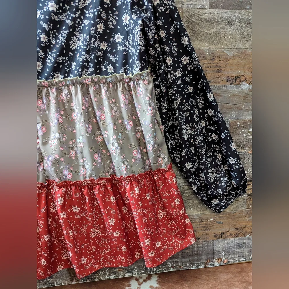 Women’s Floral Tiered Tunic Top - Black, Olive & Red - Picture 14 of 14